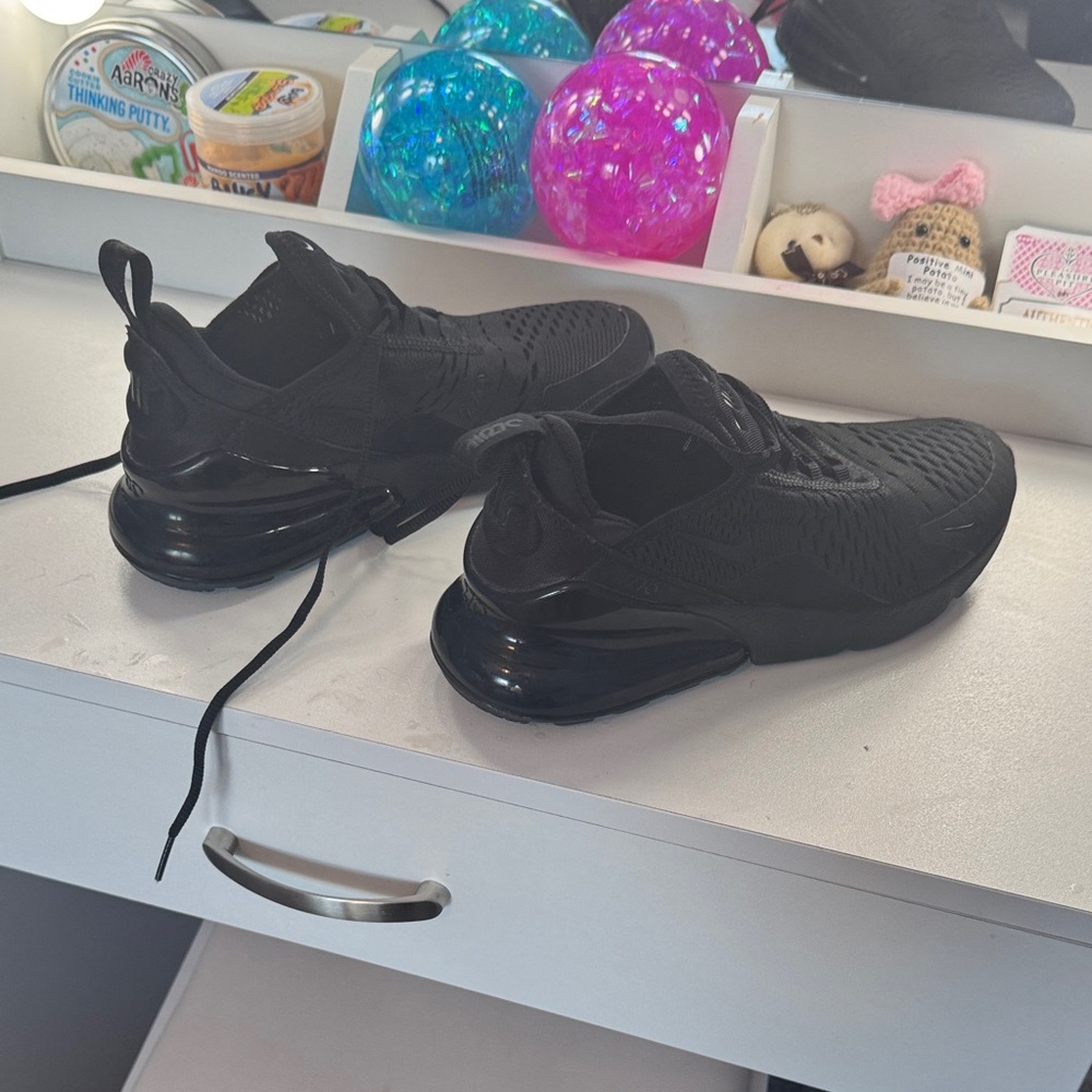 NON NEGOTIABLE! Nike Black AIRMAX 270! WORN 1X LIKE NEW!